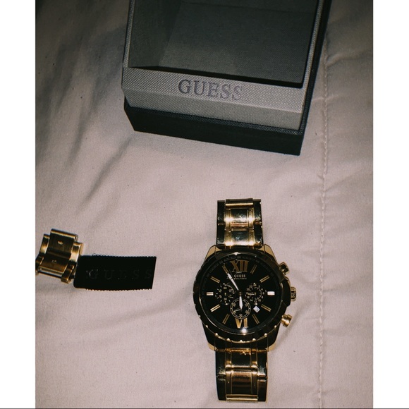 gold guess watch - Picture 5 of 6